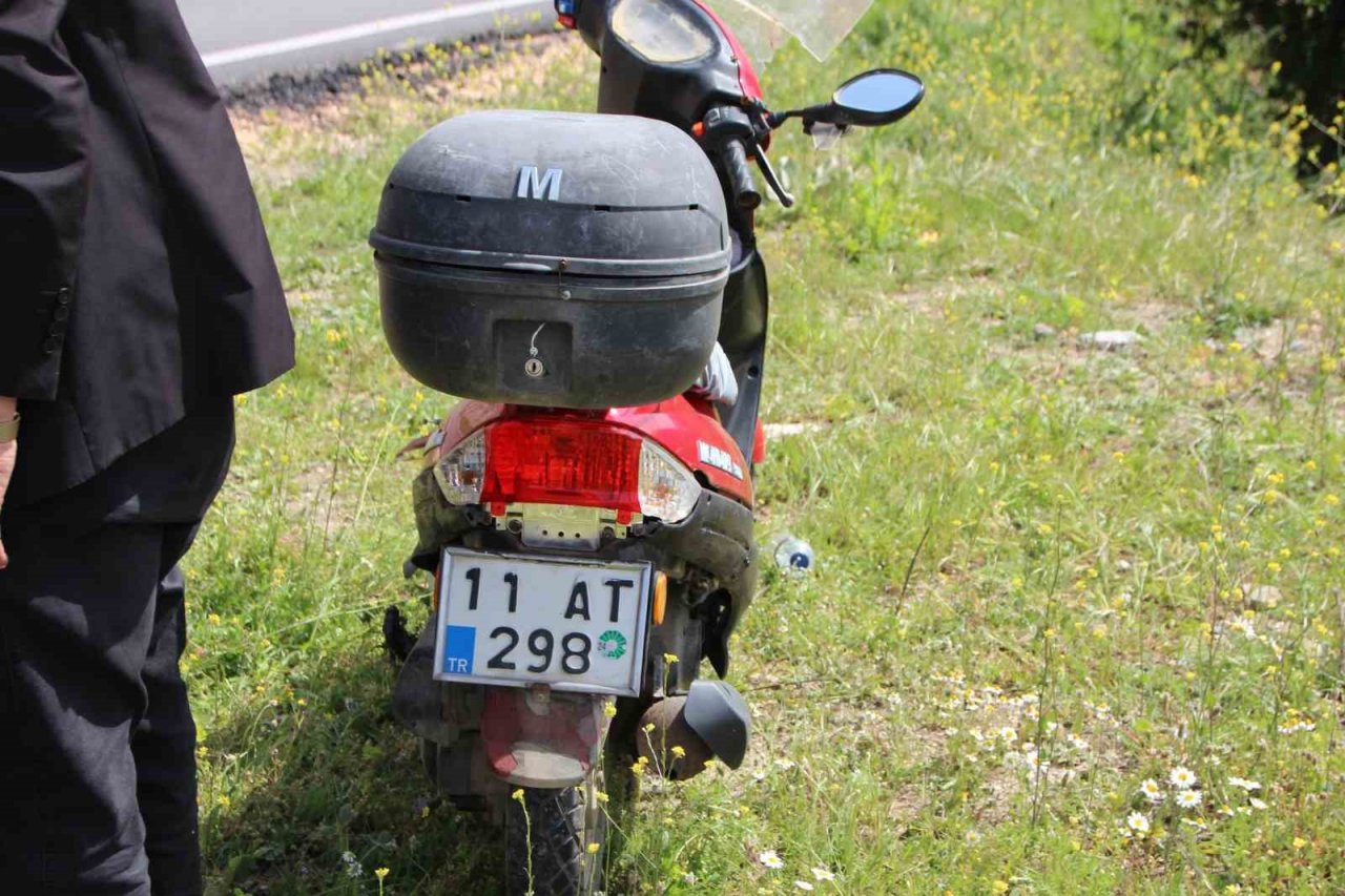 Seyir halindeki motosiklet devrildi, sürücüsü yaralandı