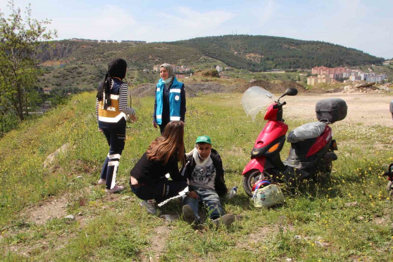 Seyir halindeki motosiklet devrildi, sürücüsü yaralandı