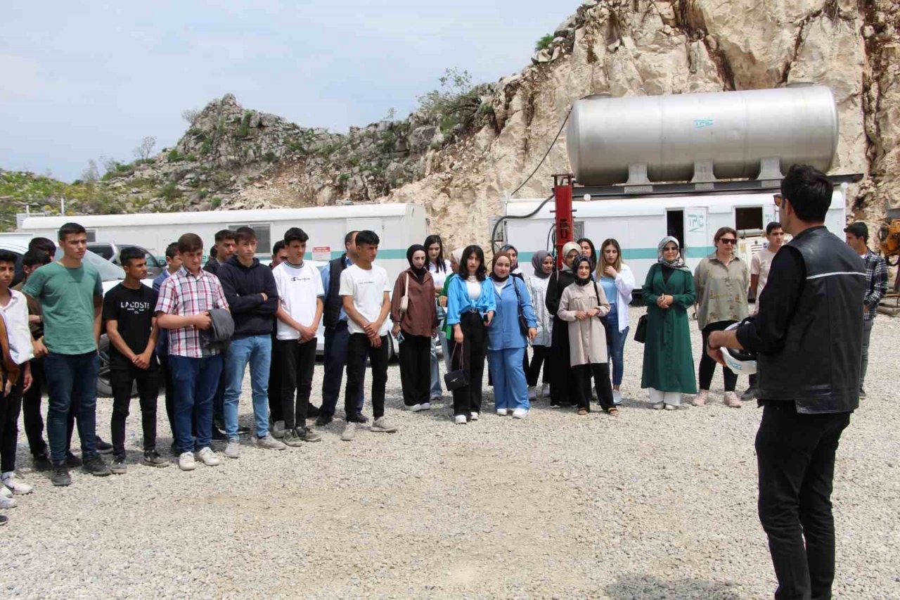 Öğrenciler Gabar Dağı petrol sahasına çıkartma yaptı