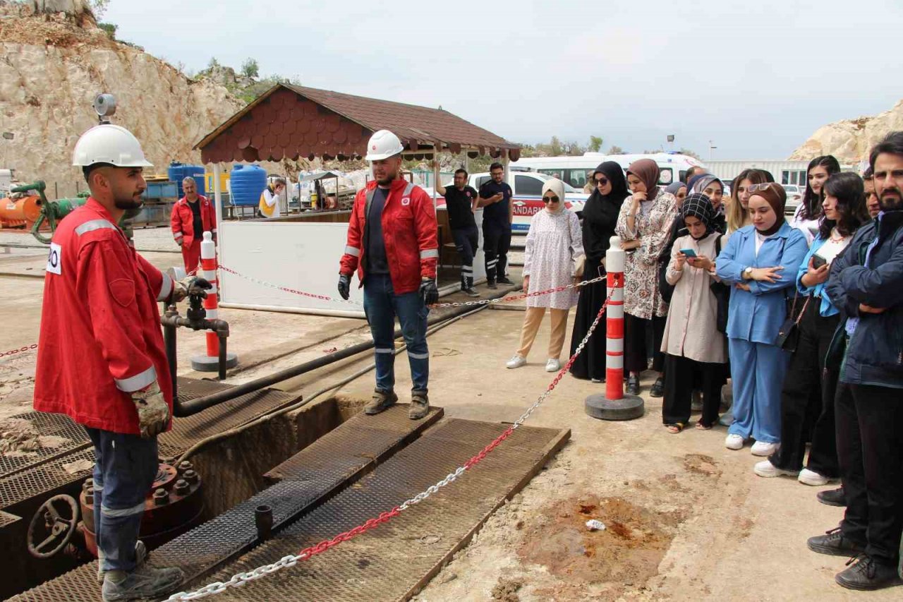 Öğrenciler Gabar Dağı petrol sahasına çıkartma yaptı