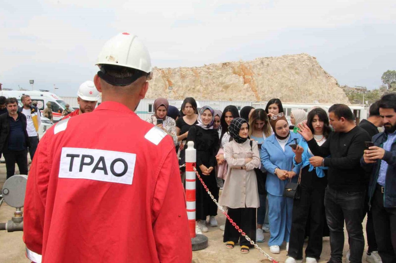 Öğrenciler Gabar Dağı petrol sahasına çıkartma yaptı