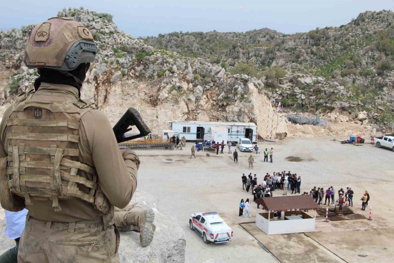 Öğrenciler Gabar Dağı petrol sahasına çıkartma yaptı