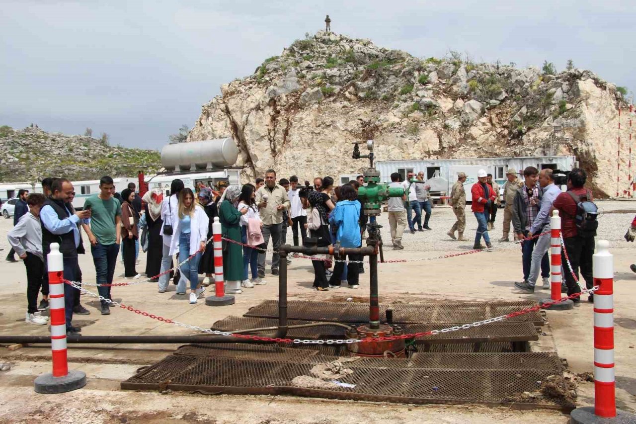 Öğrenciler Gabar Dağı petrol sahasına çıkartma yaptı