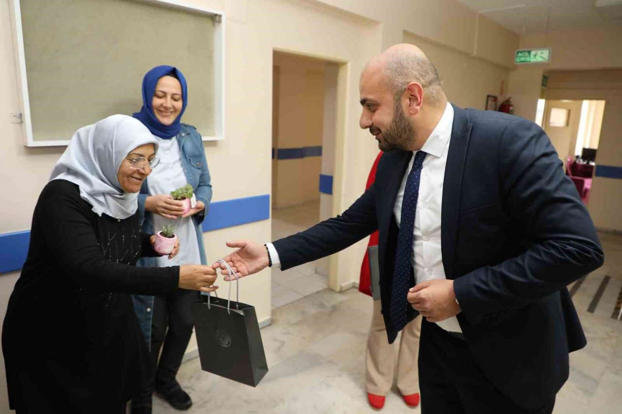 Başkan Yalçın Hemşireler Günü’nde Sağlıkçıları Yine Unutmadı