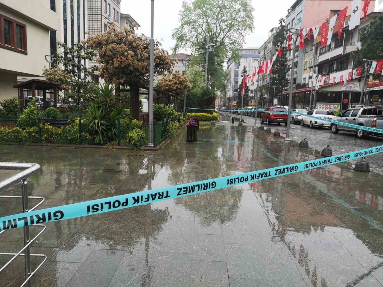 Çöp kutusundaki okul çantası paniğe neden oldu