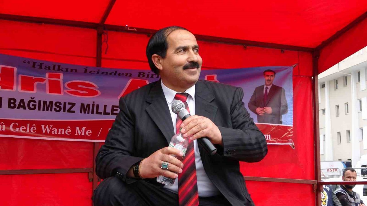Van’ın bağımsız adayının mitingine 100 kişi katıldı