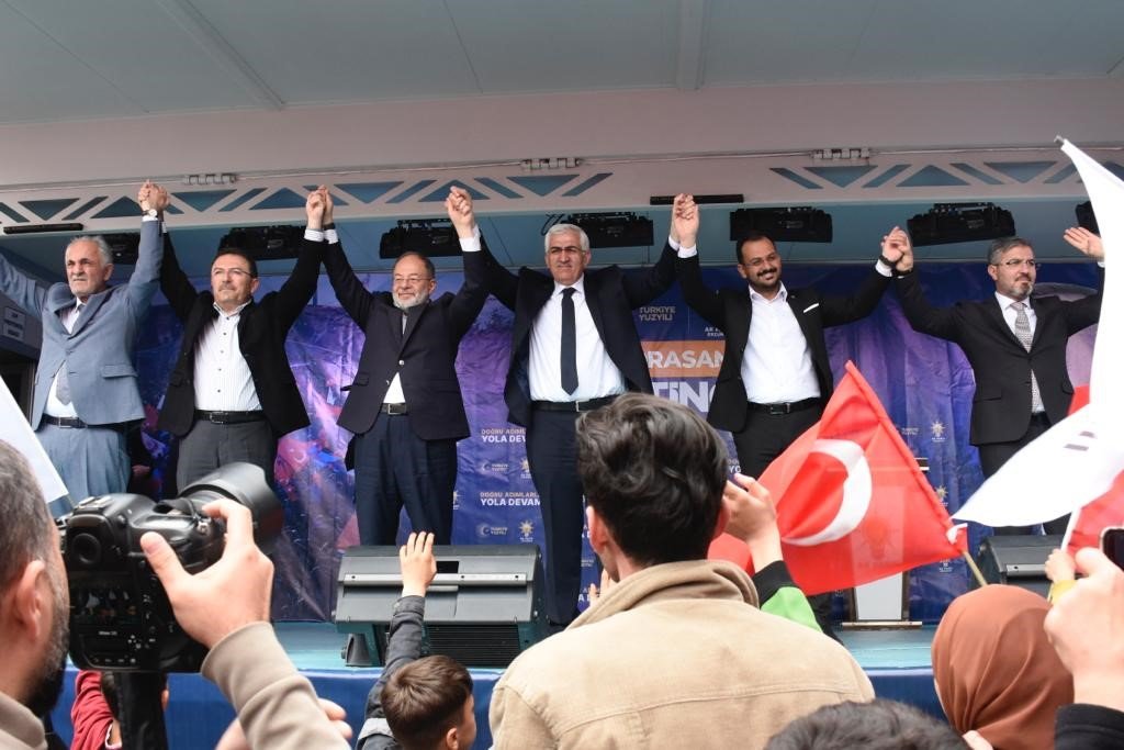 Ak Parti Horasan’da miting yaptı