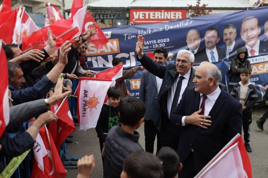 Ak Parti Horasan’da miting yaptı