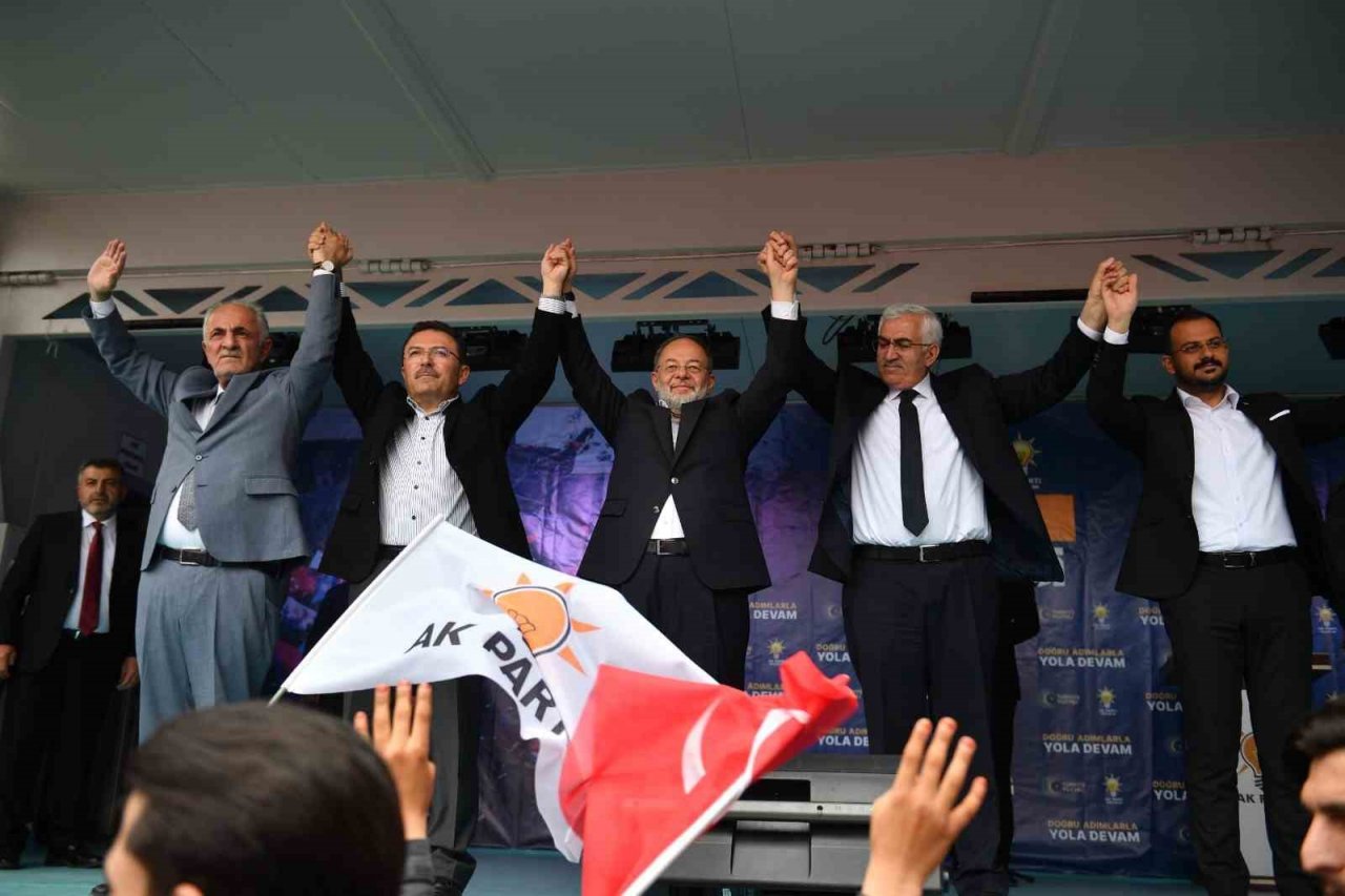 Ak Parti Horasan’da miting yaptı