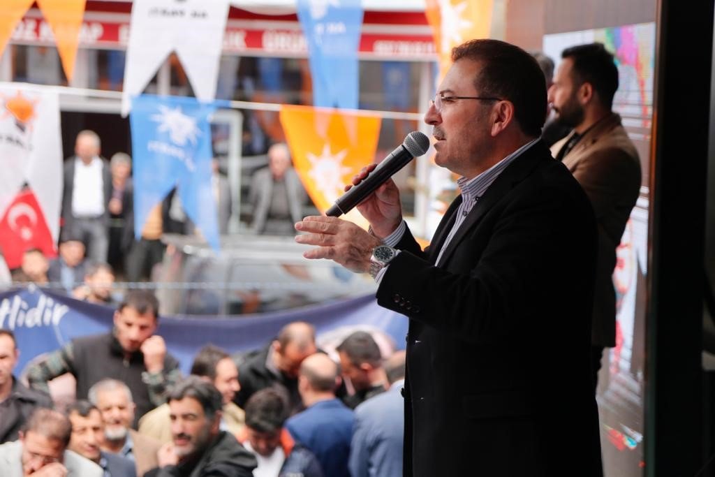 Ak Parti Horasan’da miting yaptı