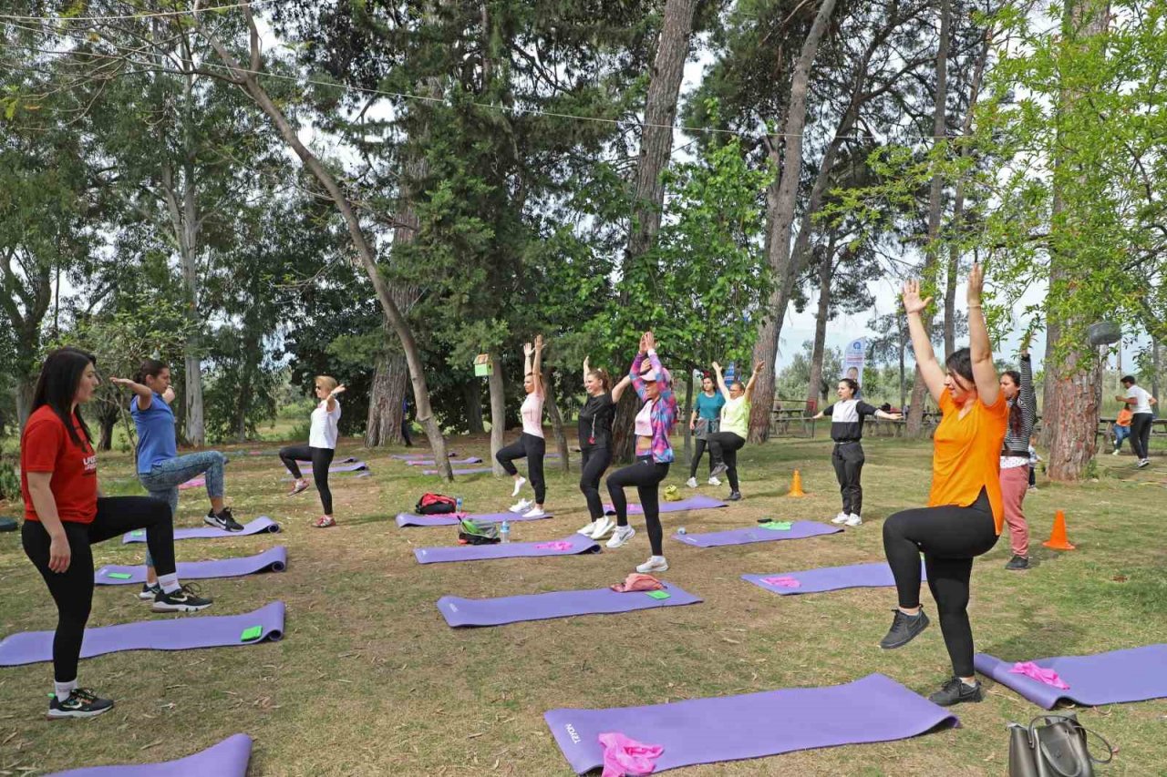 Anne ve çocuklar Zeytinpark’ta spor yaptı