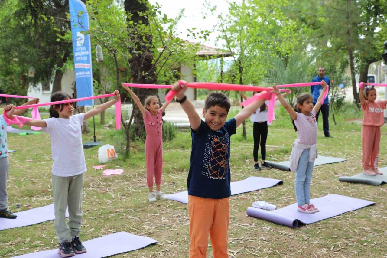 Anne ve çocuklar Zeytinpark’ta spor yaptı