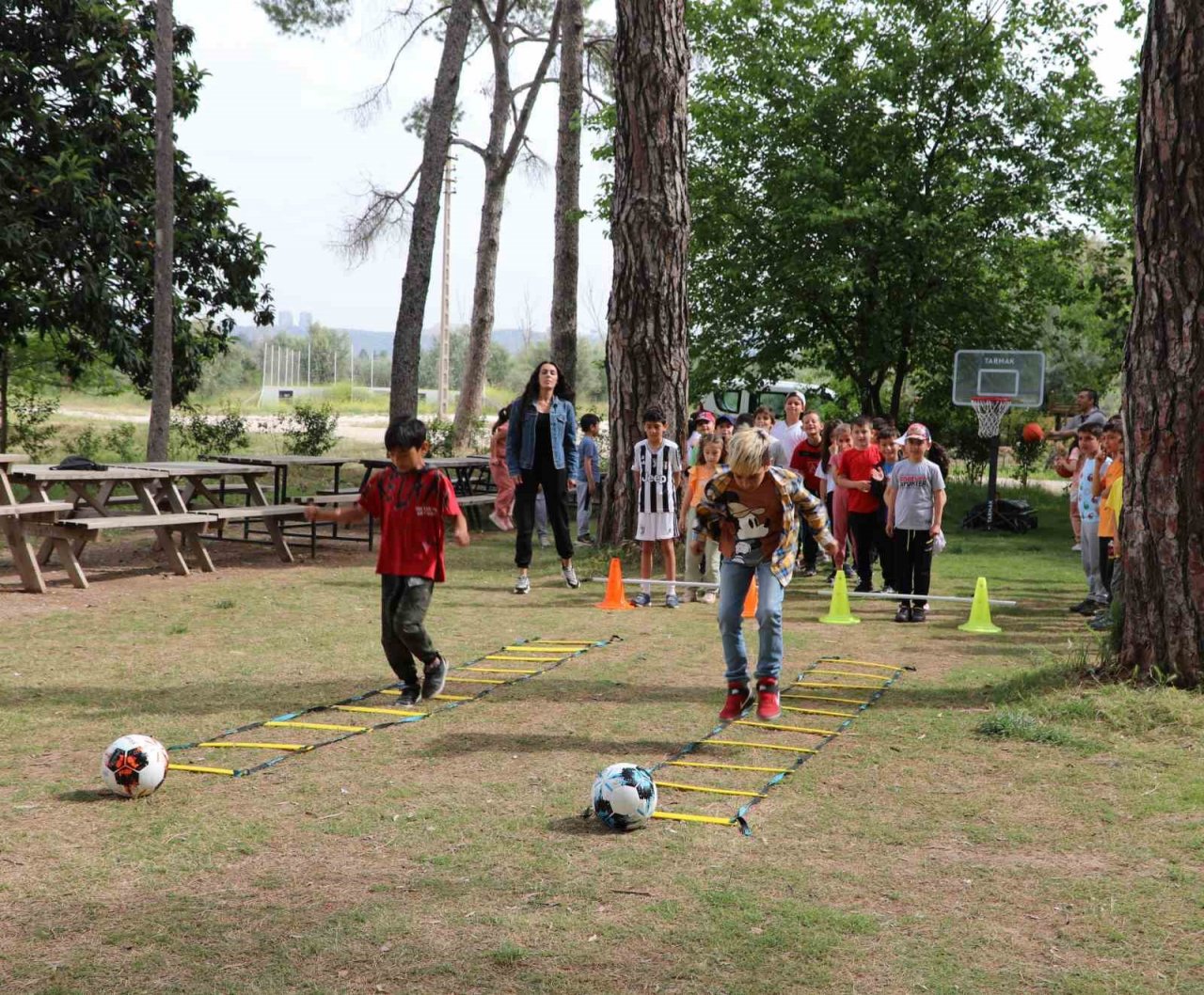 Anne ve çocuklar Zeytinpark’ta spor yaptı