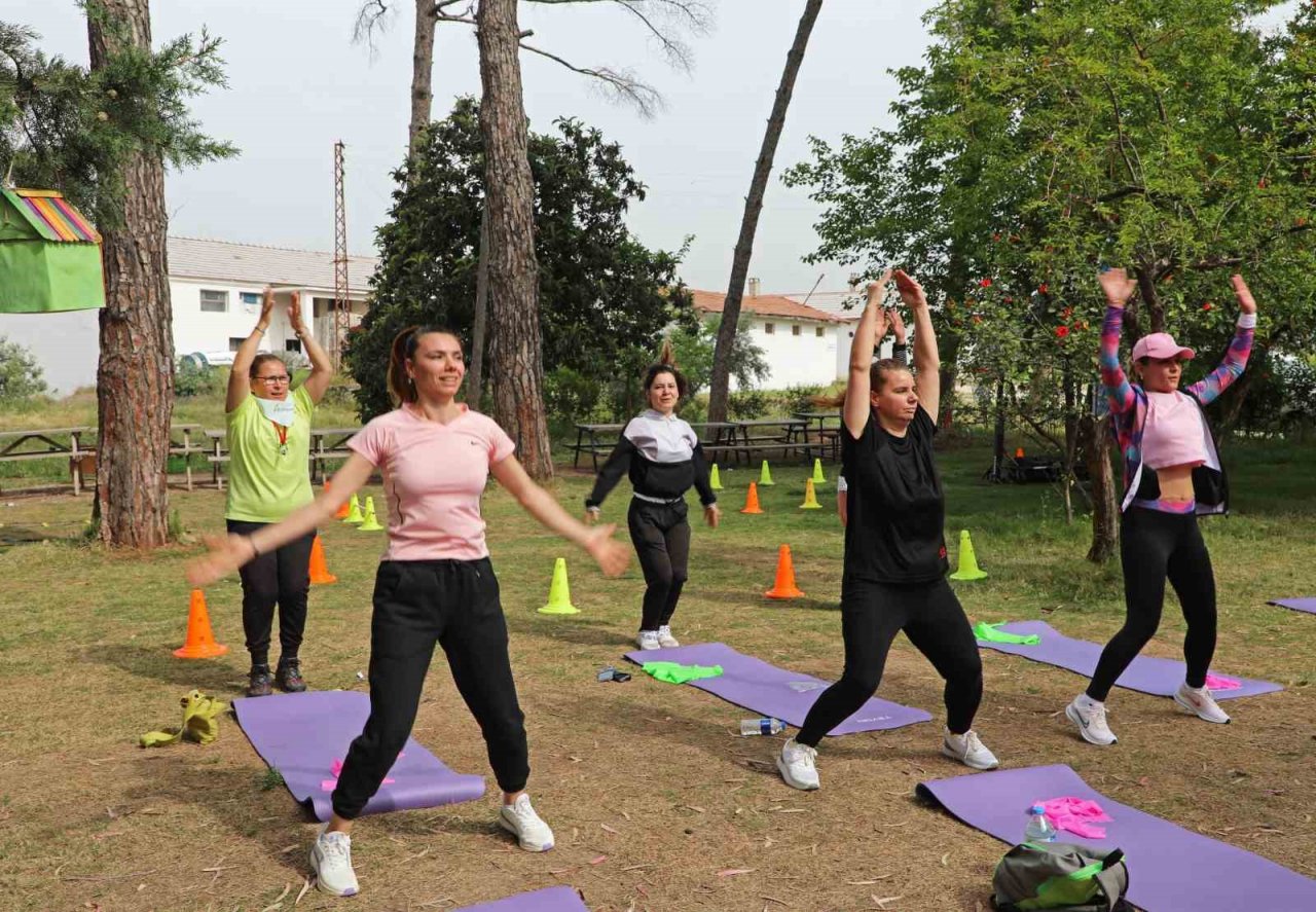 Anne ve çocuklar Zeytinpark’ta spor yaptı