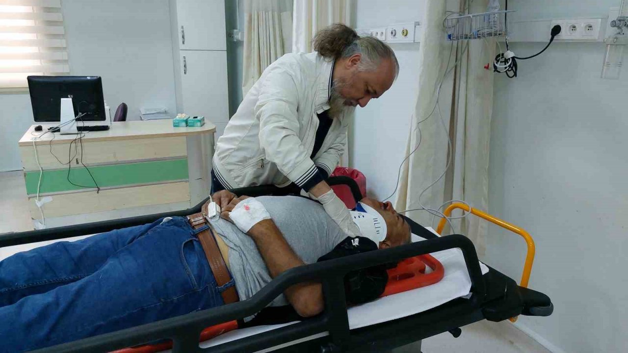 Oy kullanmak için memleketlerine giden ailenin aracı tıra çarptı: 1’i ağır 4 yaralı