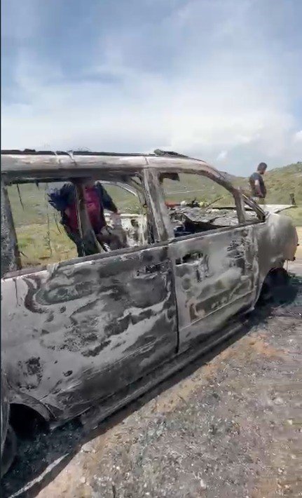 Dağ başında ilginç kazada yanan araç küle döndü