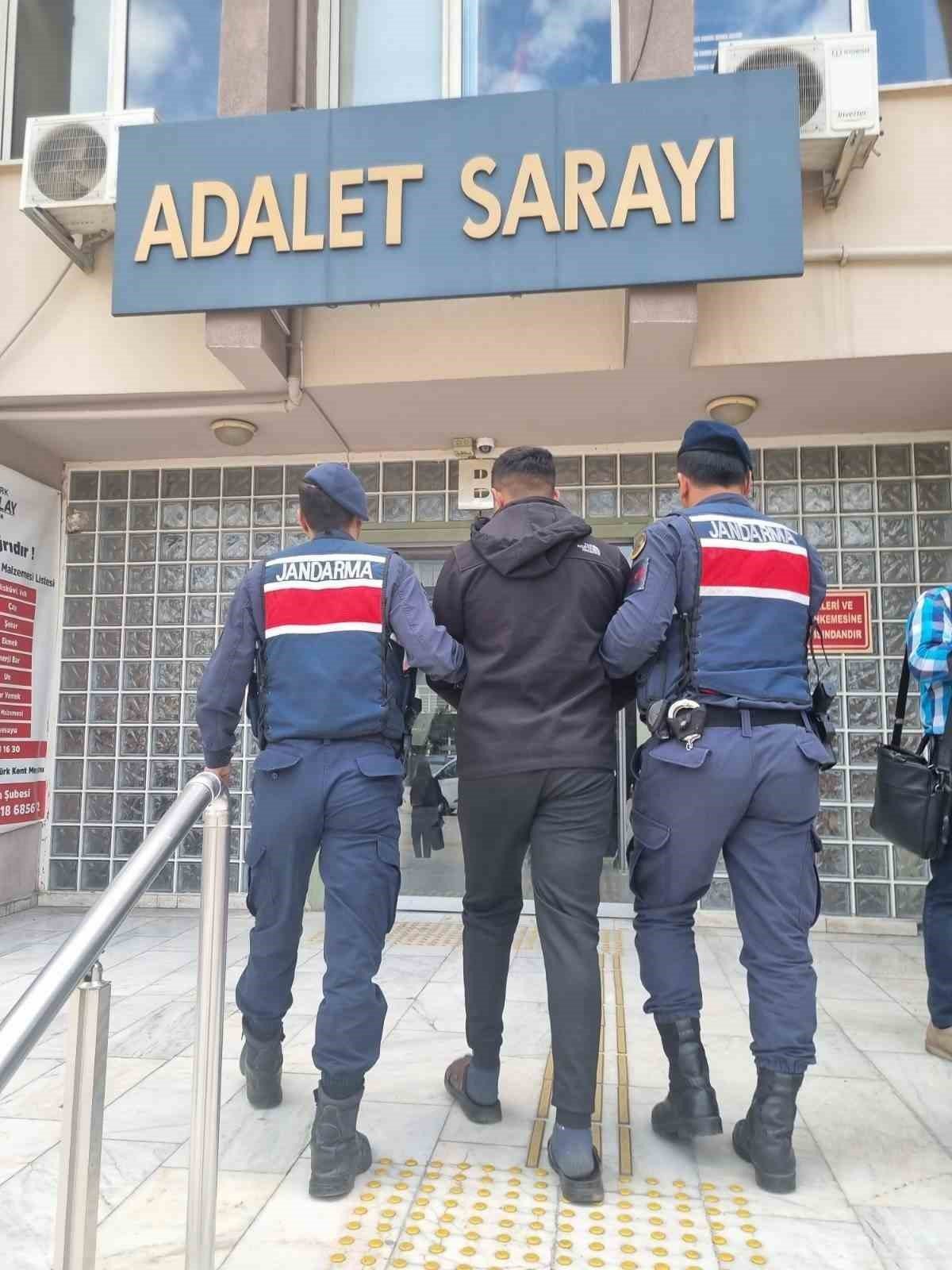 Aranan şahıslar Jandarma tarafından yakalandı