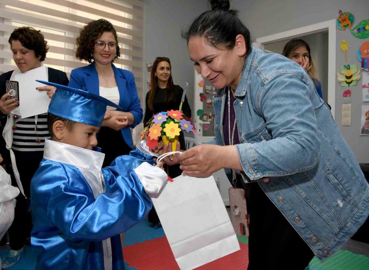 Başkan Günel miniklerin mezuniyet törenine ortak oldu