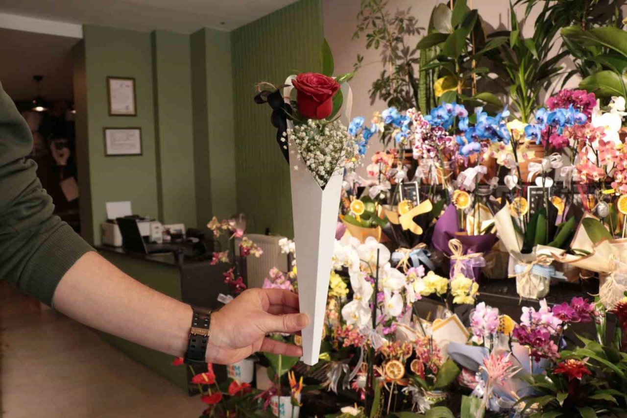 Çiçekçilerde ‘Anneler Günü’ telaşı