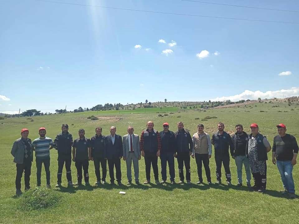 Çavdarhisar Yenicearmutçuk-İlcikören köyleri arasında yol onarım bakım çalışması