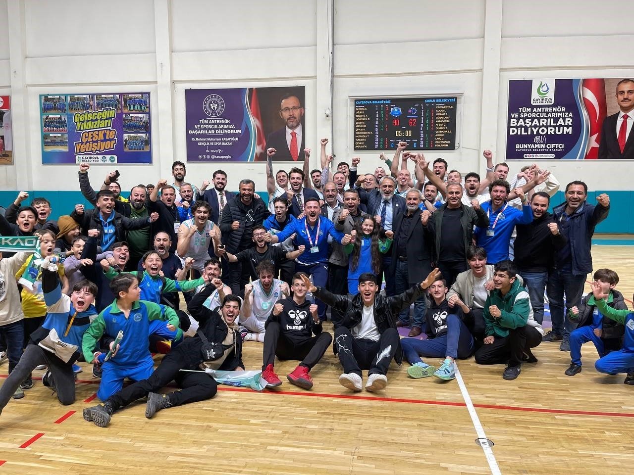 Nefes kesen karşılaşmada Çayırova Belediyesi Basketbol Takımı yarı finale yükseldi