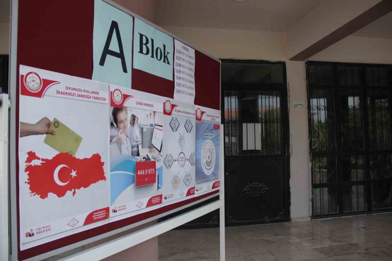 İzmir’de seçim sandıkları kuruluyor