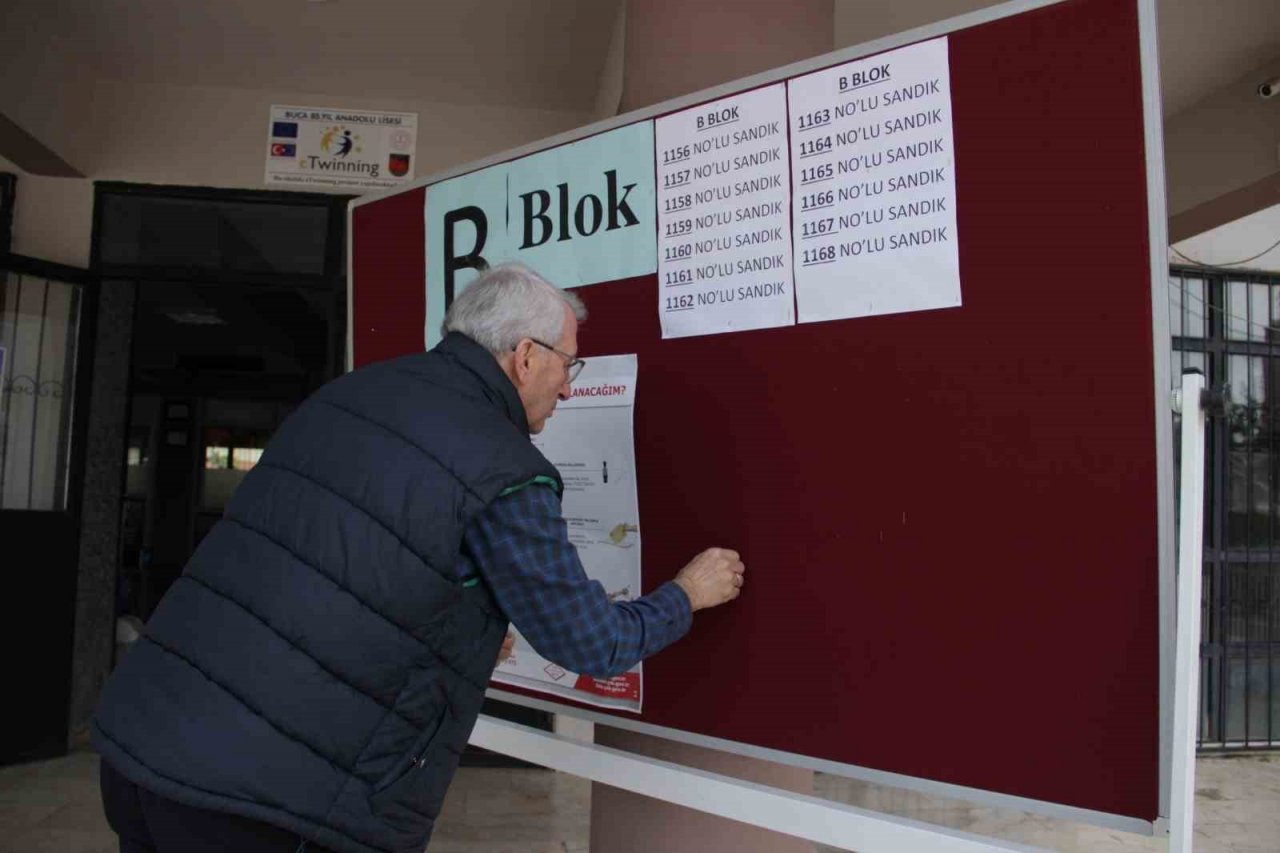 İzmir’de seçim sandıkları kuruluyor