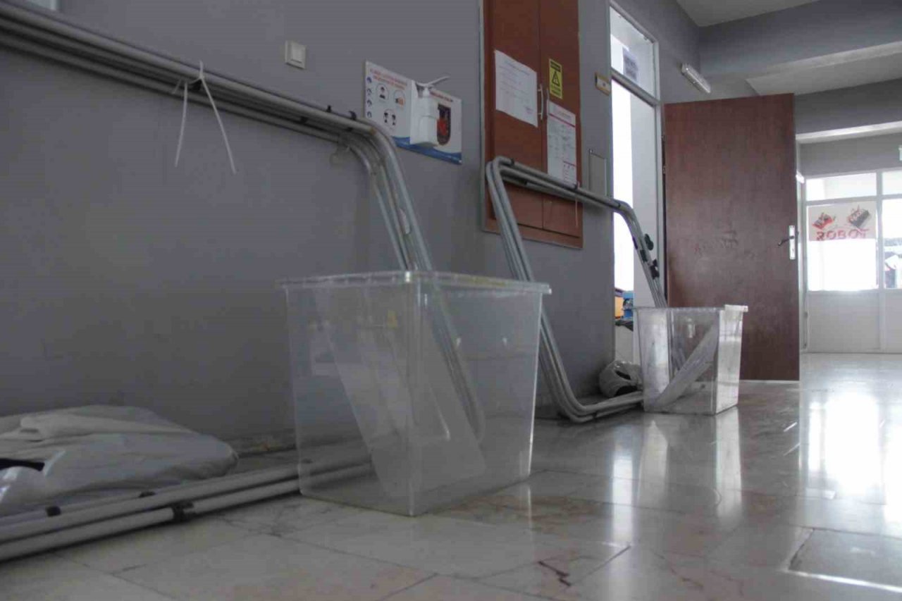 İzmir’de seçim sandıkları kuruluyor