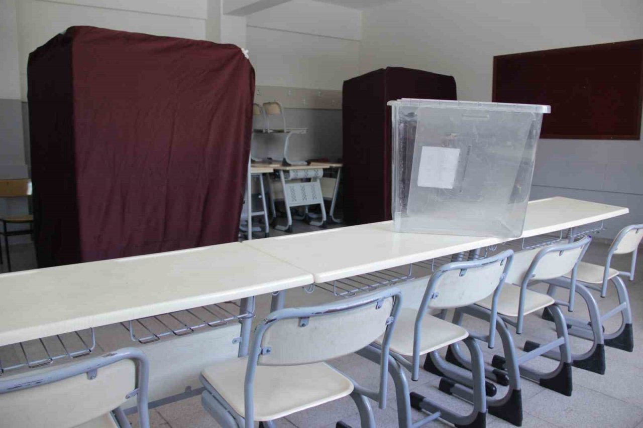 İzmir’de seçim sandıkları kuruluyor