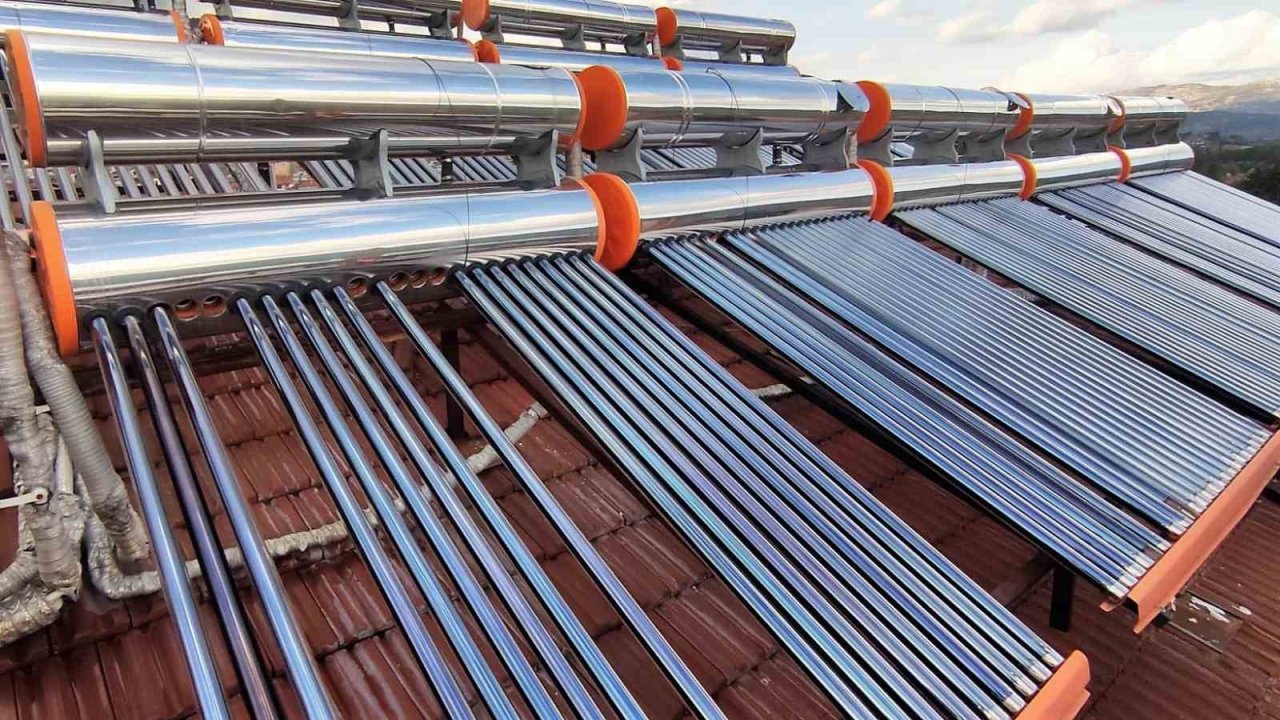 Çameli’nde dolunun neden olduğu yaralar sarılıyor