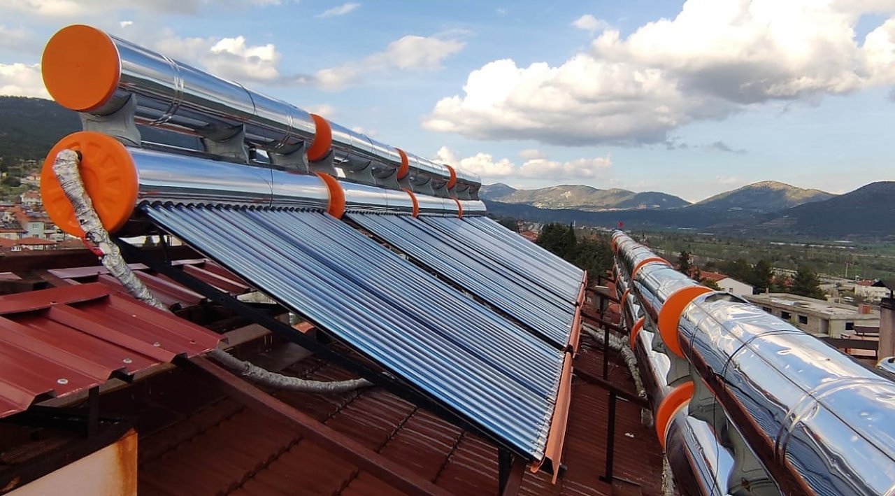 Çameli’nde dolunun neden olduğu yaralar sarılıyor