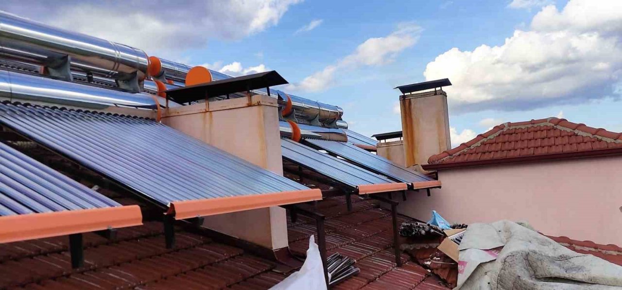 Çameli’nde dolunun neden olduğu yaralar sarılıyor