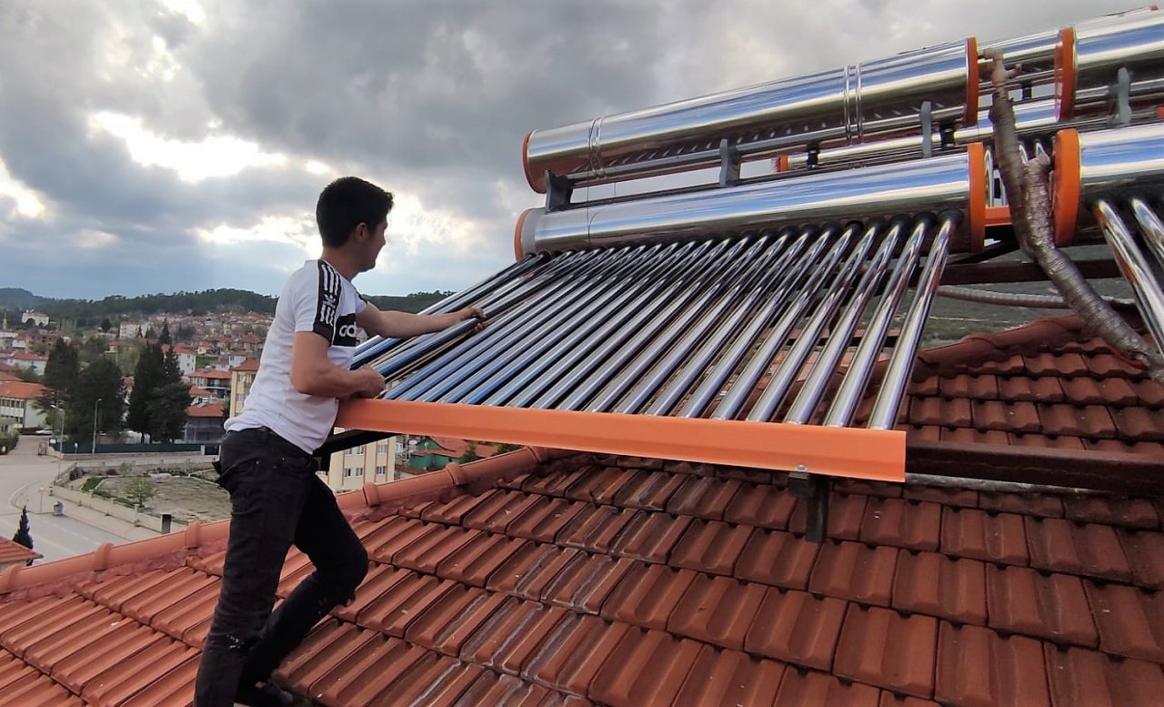 Çameli’nde dolunun neden olduğu yaralar sarılıyor