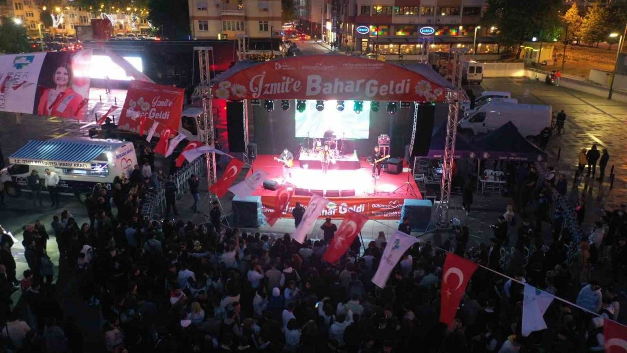 Gençler Bahar Konserinde coştu