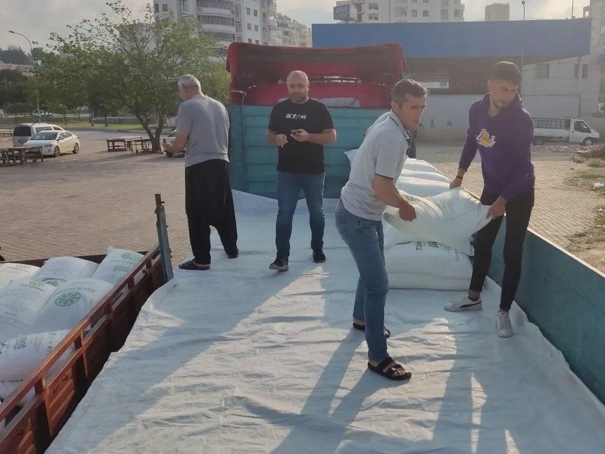 Depremden etkilenen arıcılara yem desteği