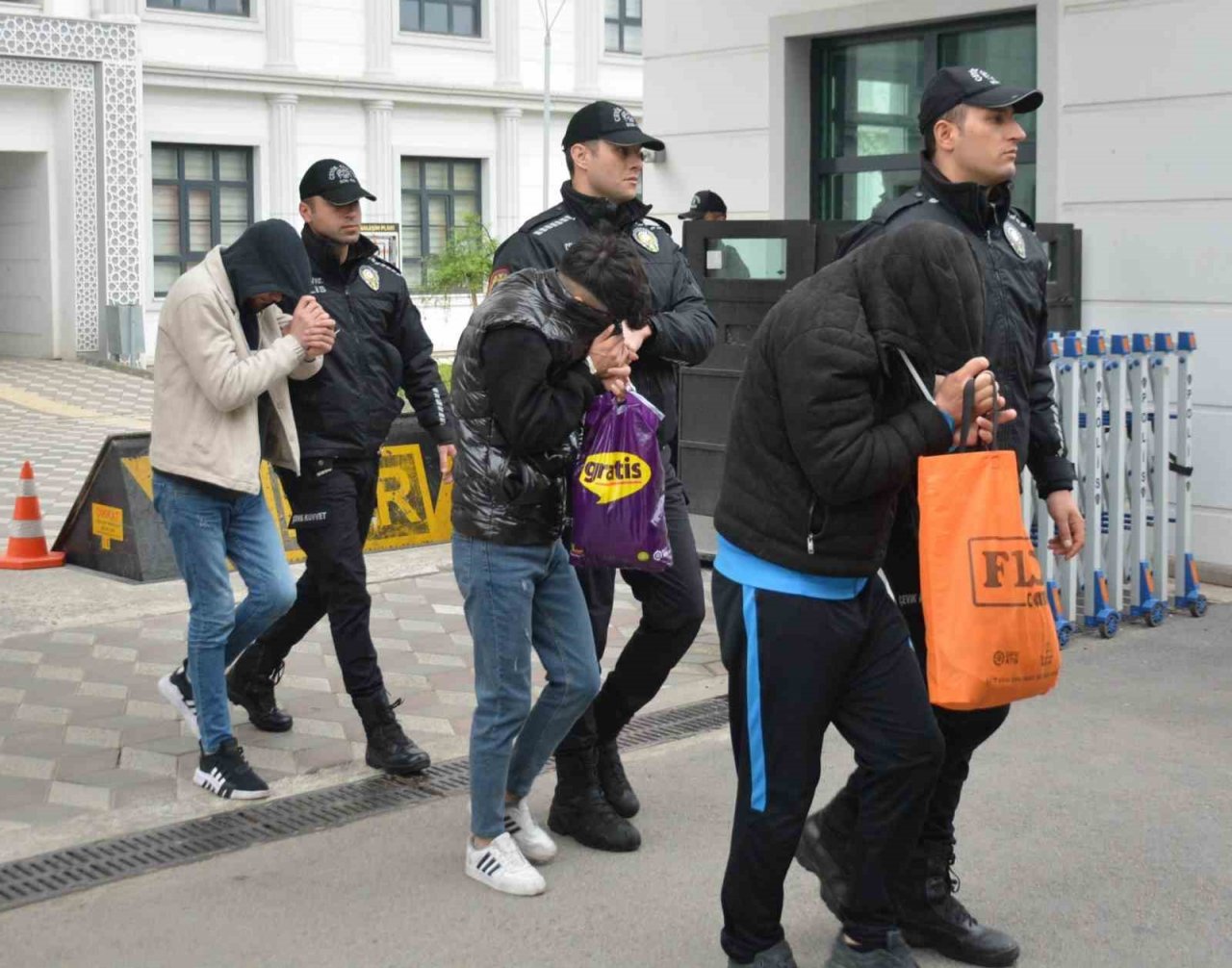 Sahte konteyner ilanıyla depremzedeleri dolandıran 12 şahıs tutuklandı