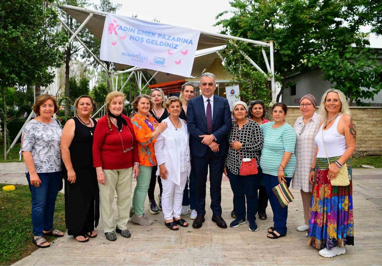 Başkan Esen’den çalışan annelere çiçek