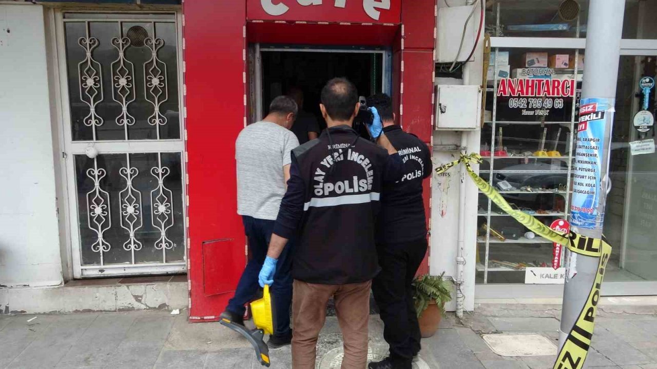 Kafe sahibi, iş yerinde öldürüldü