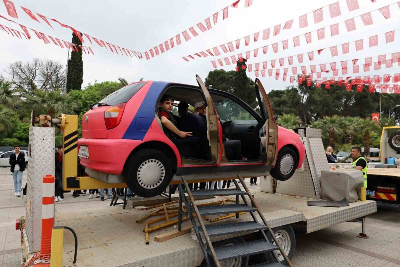 Emniyet kemerinin önemi simülasyon ile anlatıldı