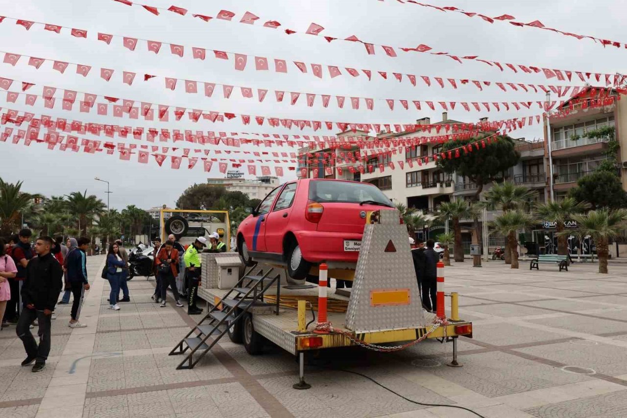 Emniyet kemerinin önemi simülasyon ile anlatıldı
