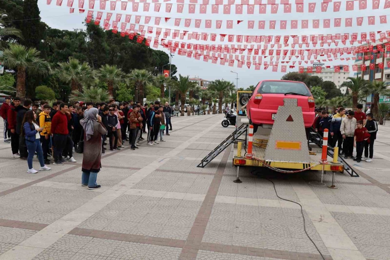 Emniyet kemerinin önemi simülasyon ile anlatıldı