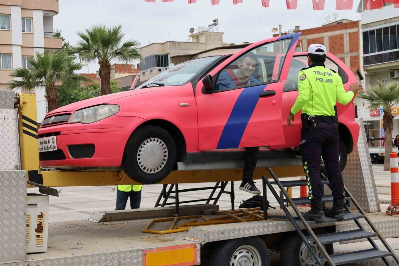 Emniyet kemerinin önemi simülasyon ile anlatıldı