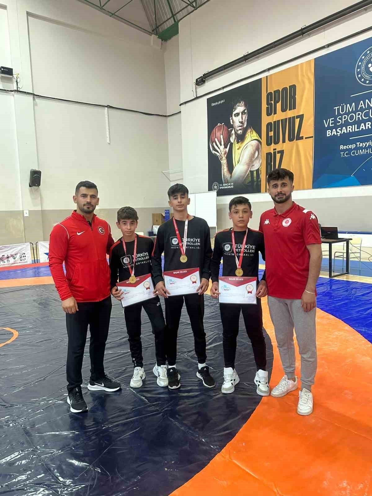 Batmanlı güreşçilerden 16 madalya