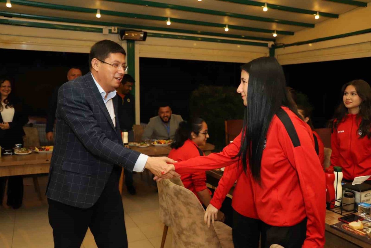 Nazilli Belediyespor Kadın Futbol Takımı deplasman öncesi moral depoladı