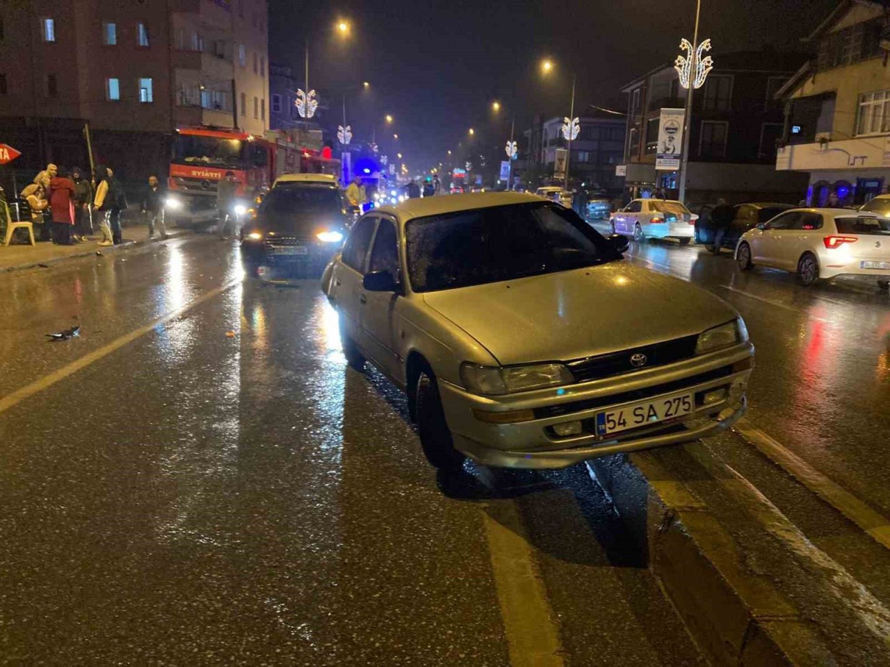 Sakarya’da akıl almaz kaza: 2’si ağır, 4 yaralı