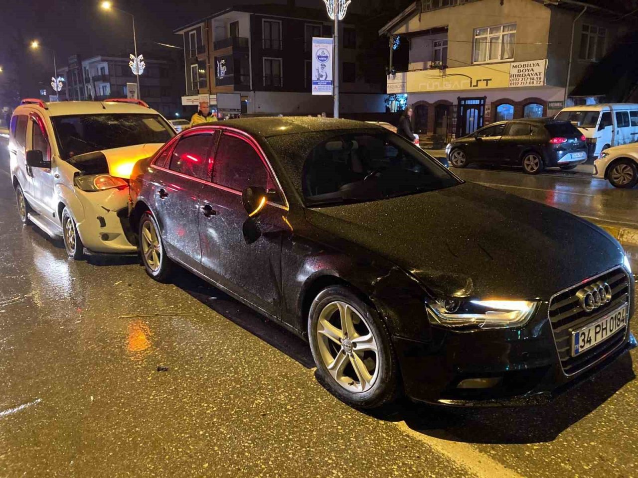 Sakarya’da akıl almaz kaza: 2’si ağır, 4 yaralı