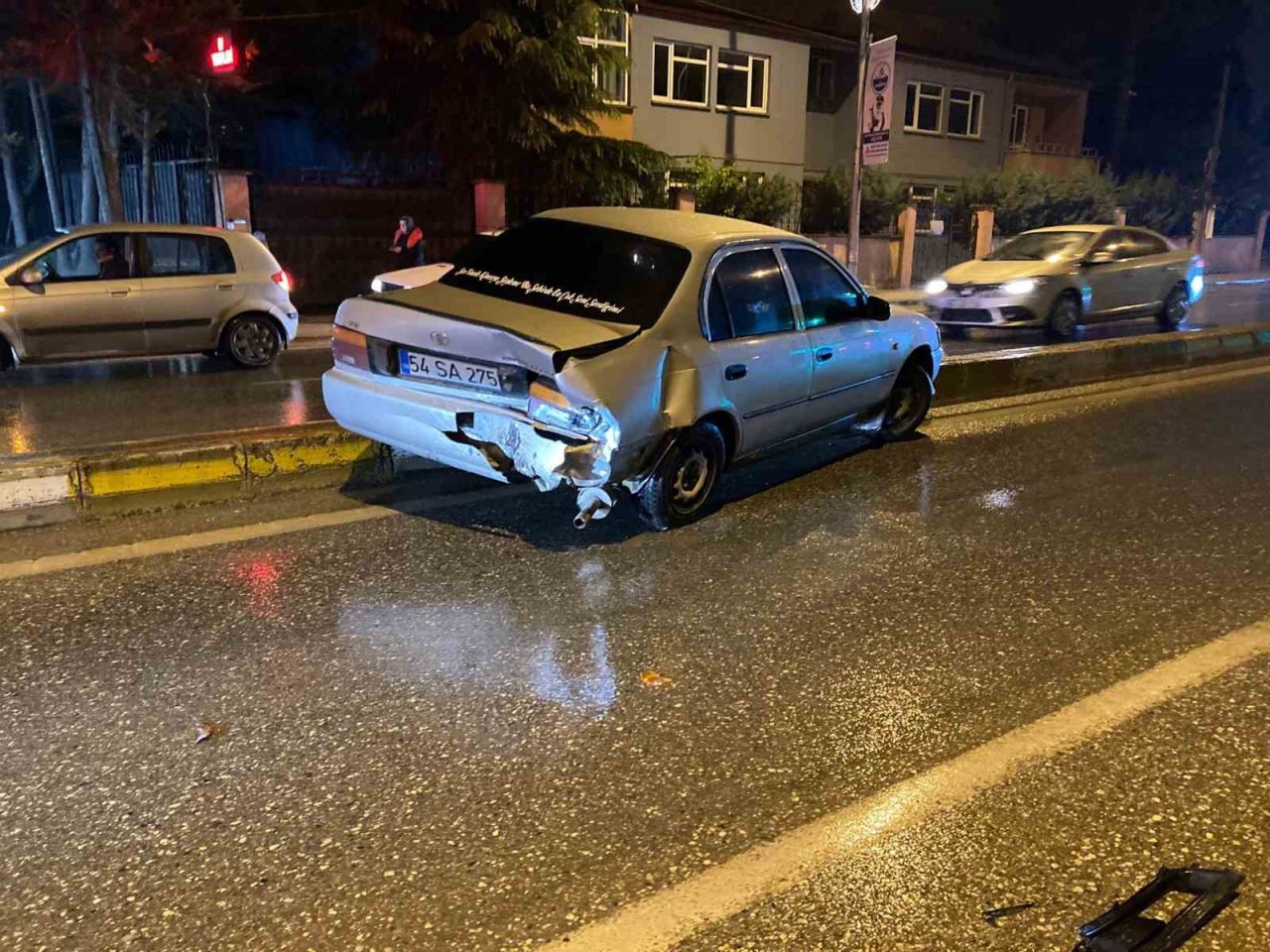 Otomobilin çarpmasıyla inşaat alanına savrulan kadın hayatını kaybetti