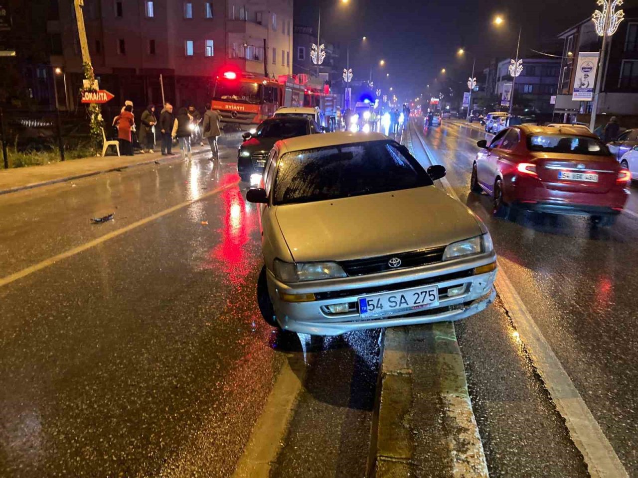 Otomobilin çarpmasıyla inşaat alanına savrulan kadın hayatını kaybetti