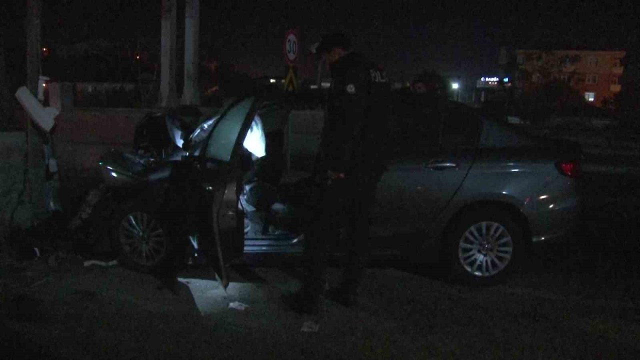 Samandıra gişelerde araç bariyere çarptı: 1 yaralı