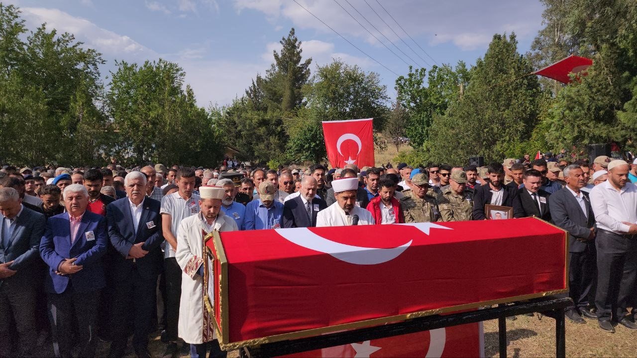 Hatay şehidini uğurladı